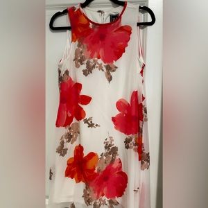Flowerly dress size 4